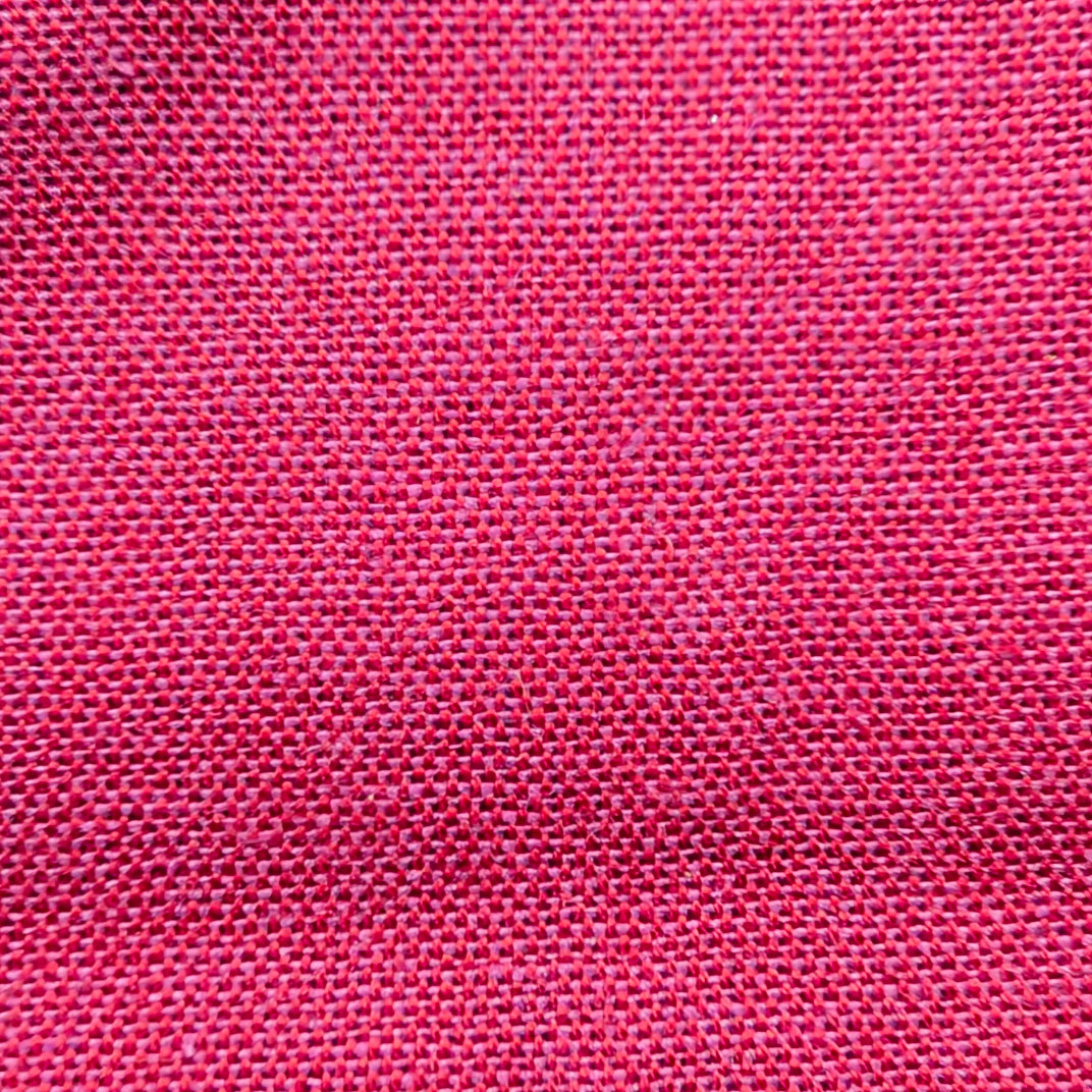 Moda Crossweave Berrylicious kudottu puuvillakangas – teksturinen pinta lähikuvassa