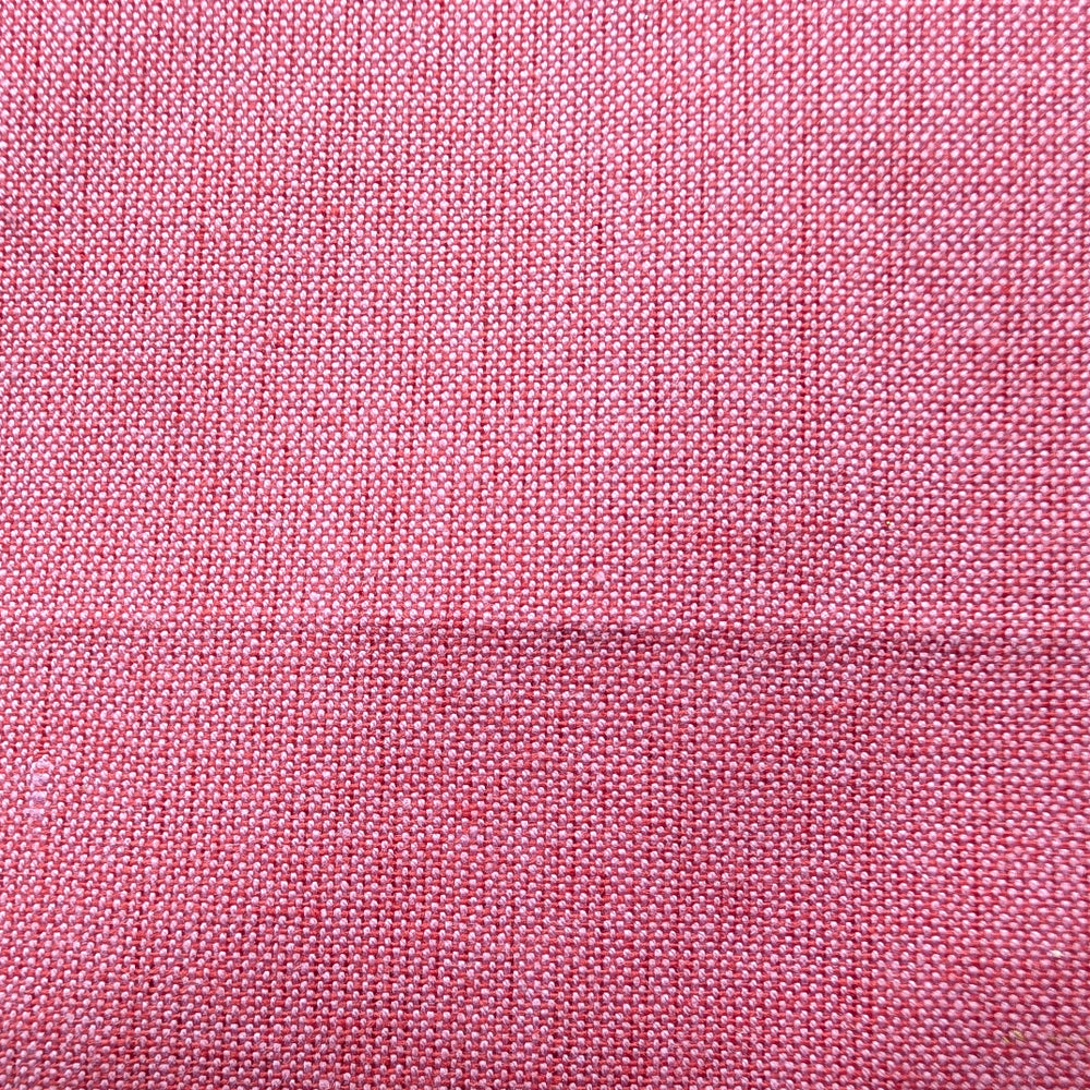 Moda Crossweave Pink Red kudottu puuvillakangas – teksturinen pinta lähikuvassa