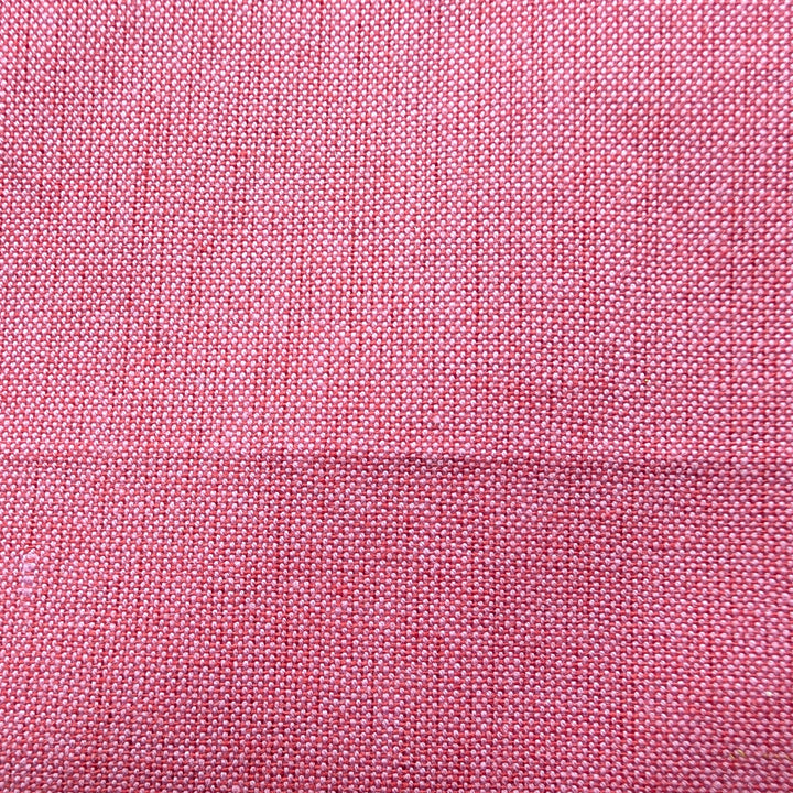 Moda Crossweave Pink Red kudottu puuvillakangas – teksturinen pinta lähikuvassa