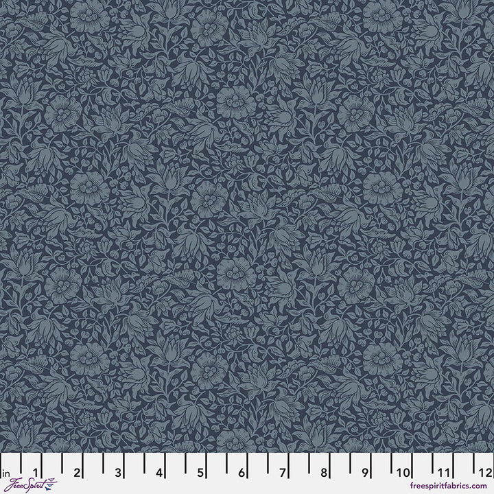 Original Morrs&Co.n suunnittelema Buttermere kokoelman Mallow Navy, sininen kukkia tummansinisella pohjalla