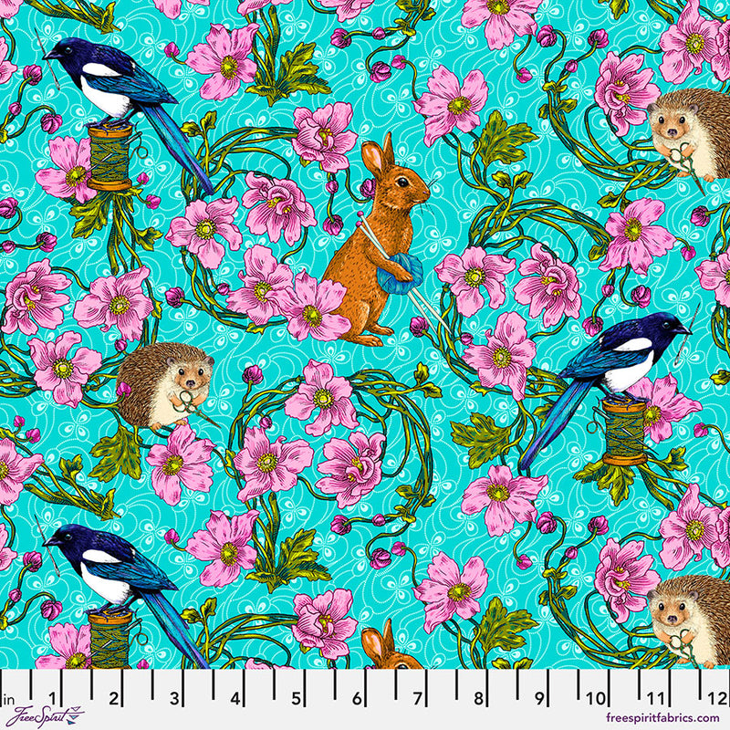 Forest Tailors Blue -puuvillakangas, Language of Flowers -kokoelmasta, suunnittelija Odile Bailloeul, Free Spirit Fabrics, romanttinen kukkakuvio sinisellä pohjalla.