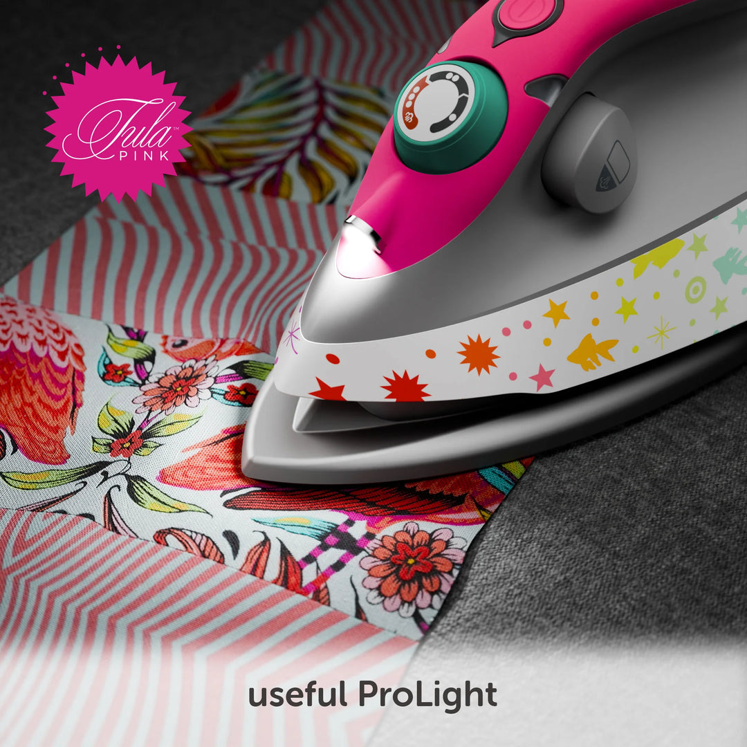 Oliso M3Pro Tula Pink mini höyrysilitysrauta kultakalakuviolla, tarkkuutta vaativiin projekteihin