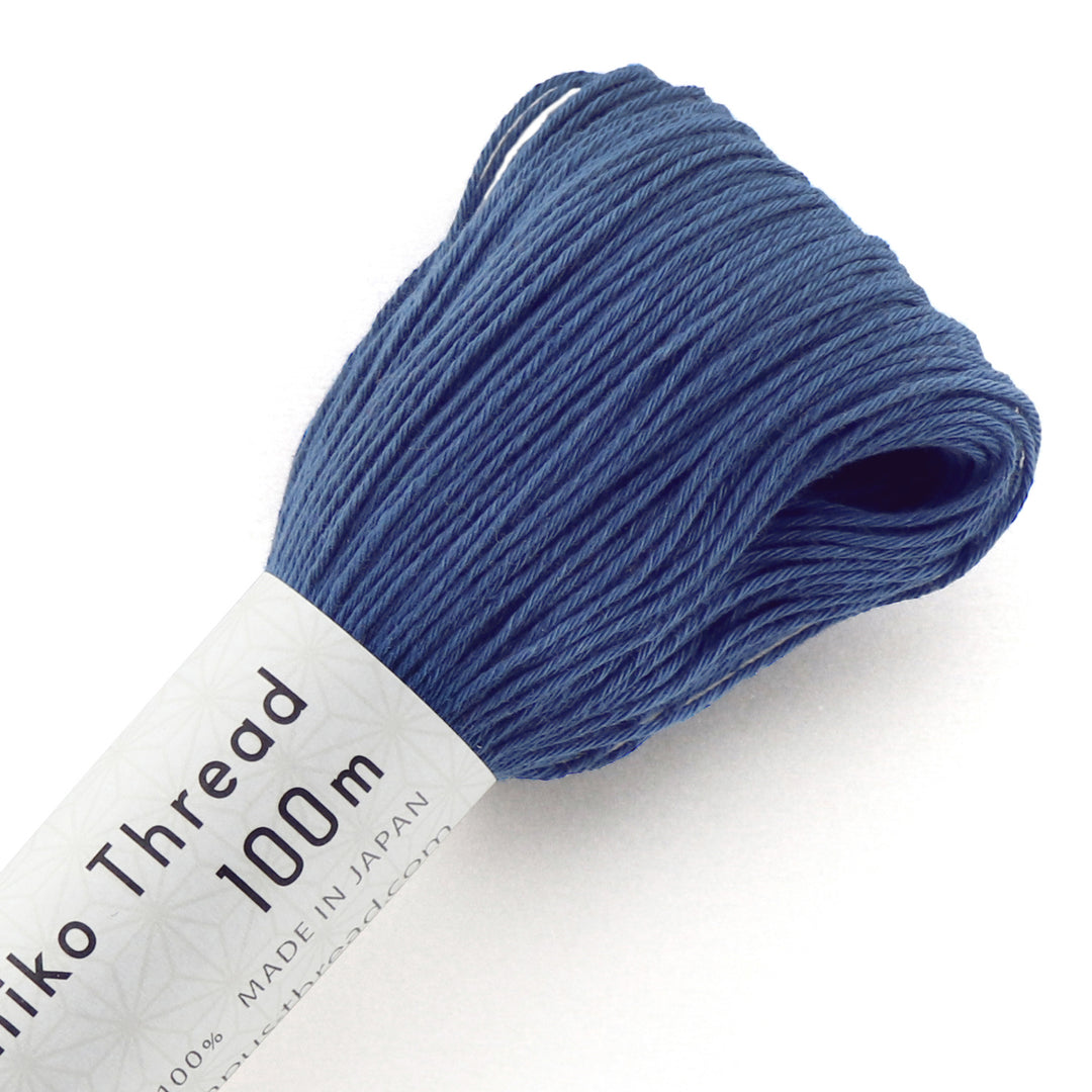 Sashiko-lanka #109, 100m – japanilainen puuvillalanka, sashiko-kirjontaan, farkunsininen.