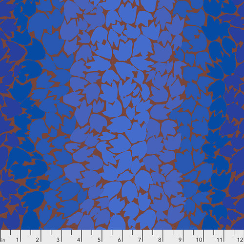 Kaffe Fassett Collective - Ombre Leaves PWGP174.BLUE puuvillakangas