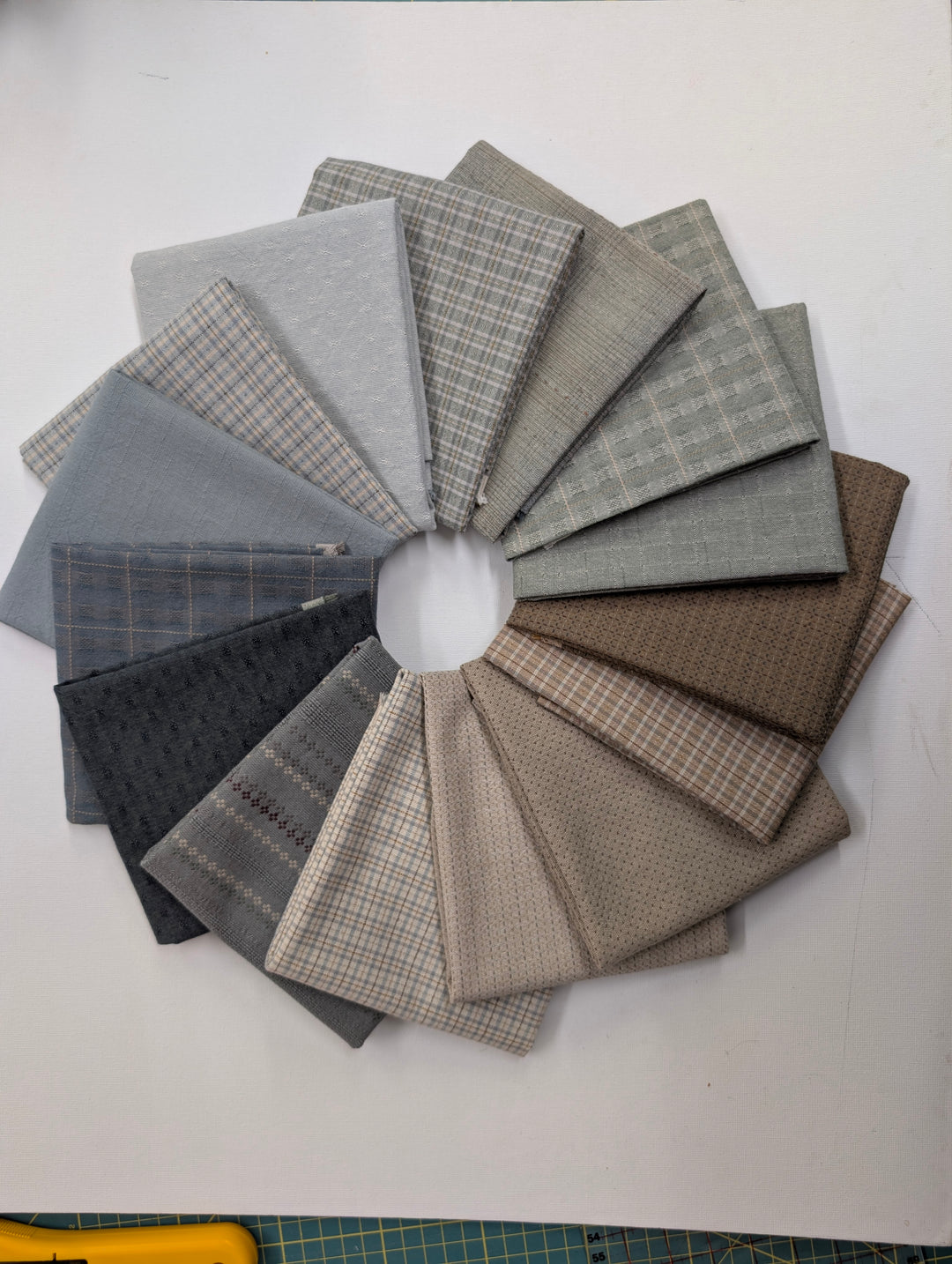 Tochio Fat Quarter Bundle – 15 fabrics