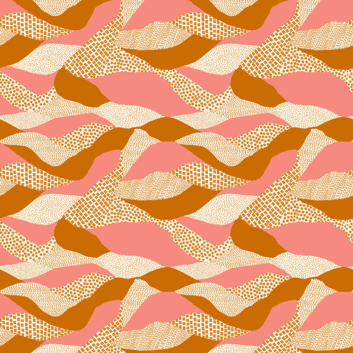 Moderni puuvillakangas, jossa virtaavan maiseman tyyliin aaltoilevia kullankeltaisen ja persikan sävytettyjä graafisia kuvioita – RS6053-12 Lands End Saddle