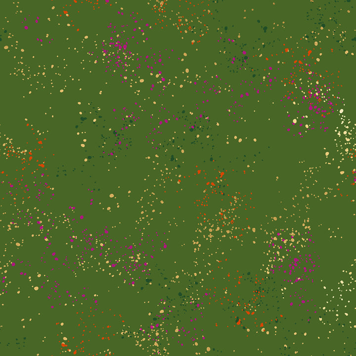 Ruby Star Society - Speckled RS5027-115M Sarah Green metaillinen puuvillakangas maaliroiske-tekstuurilla, suunniteltu Rashida Coleman-Halen toimesta.