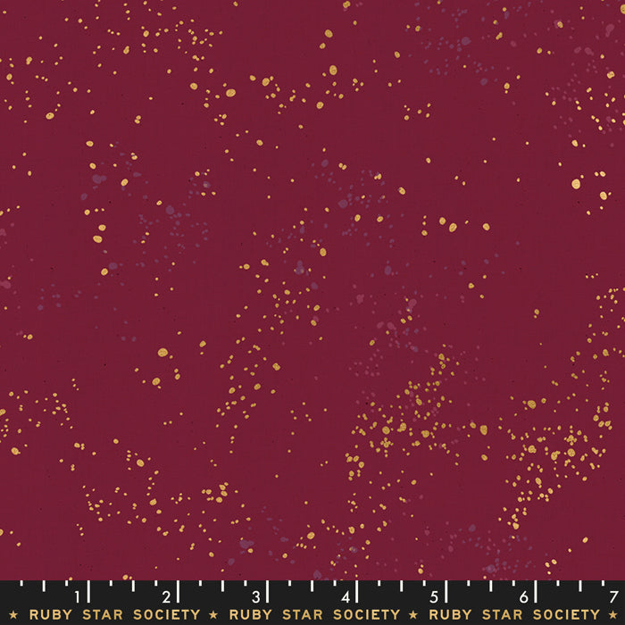 Ruby Star Societyn Speckled kokoelmasta RS5027-36M Wine Time metallinen puuvillakangas aaliroiske-tekstuurilla, suunniteltu Rashida Coleman-Halen toimesta.