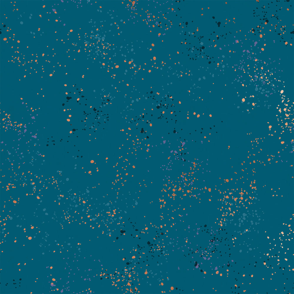 Ruby Star Society - Speckled RS5027-53M Teal metaillinen puuvillakangas maaliroiske-tekstuurilla, suunniteltu Rashida Coleman-Halen toimesta."
