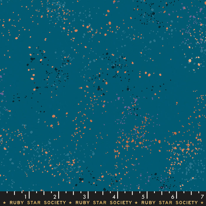 Ruby Star Society - Speckled RS5027-53M Teal metaillinen puuvillakangas maaliroiske-tekstuurilla, suunniteltu Rashida Coleman-Halen toimesta."