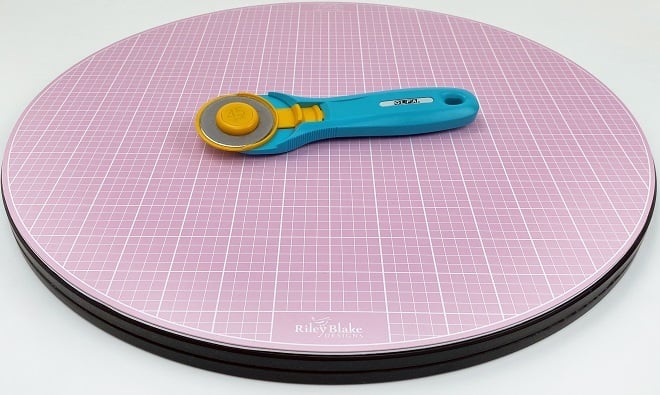 Sue Daley 16" Rotating Cutting Board 40cm STCM-15983