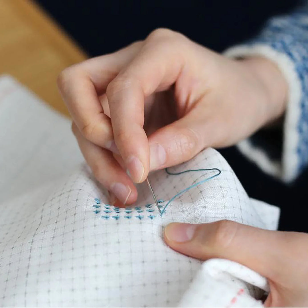 Daruma sashiko kangas ristikkoruudukolla 50x108 cm japanilainen kirjontakangas vesiliukoisilla merkinnöillä