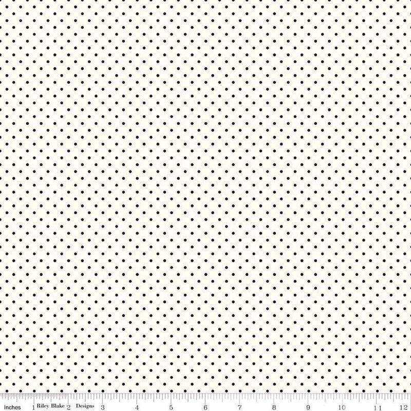 Riley Blake Swiss Dots -puuvillakangas, jossa pienet mustat pilkut kermaisella pohjalla, klassinen ja ajaton kuosi tilkkutöihin.