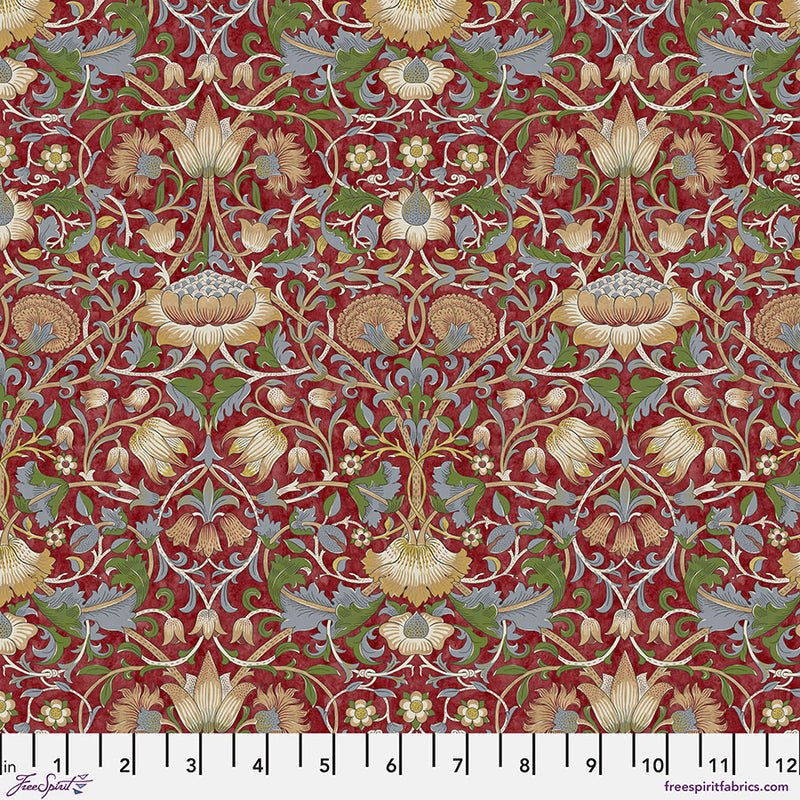 The Oxford Holiday Collection Lodden Crimson puuvillakangas, Original Morris & Co. -kokoelman punainen  kangas, tyylikäs ja ajaton puuvilla tilkkutöihin ja sisustukseen.