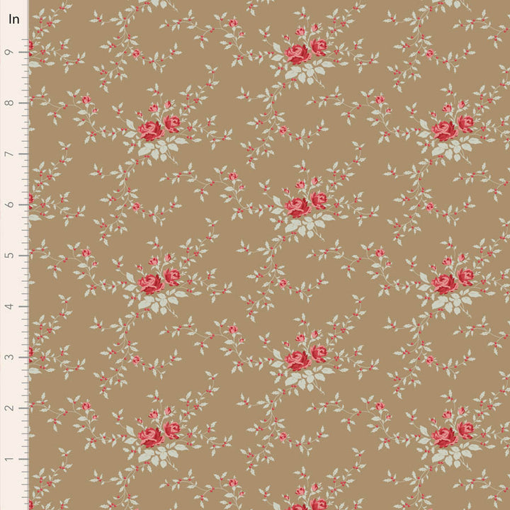 Tilda Merry Little Christmas 110149 Noel Taupe puuvillakangas, nostalginen jouluinen kuosi punaisen, vihreän sävyissä, täydellinen tilkkutöihin ja askarteluun.