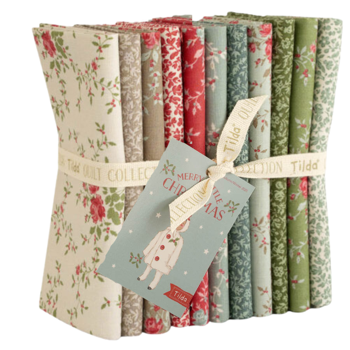 Tilda Merry Little Christmas -tilkkutyökankaat, yhdistelynippu 11 kpl, pehmeitä punaisen, vihreän ja luonnonvalkoisen sävyjä.