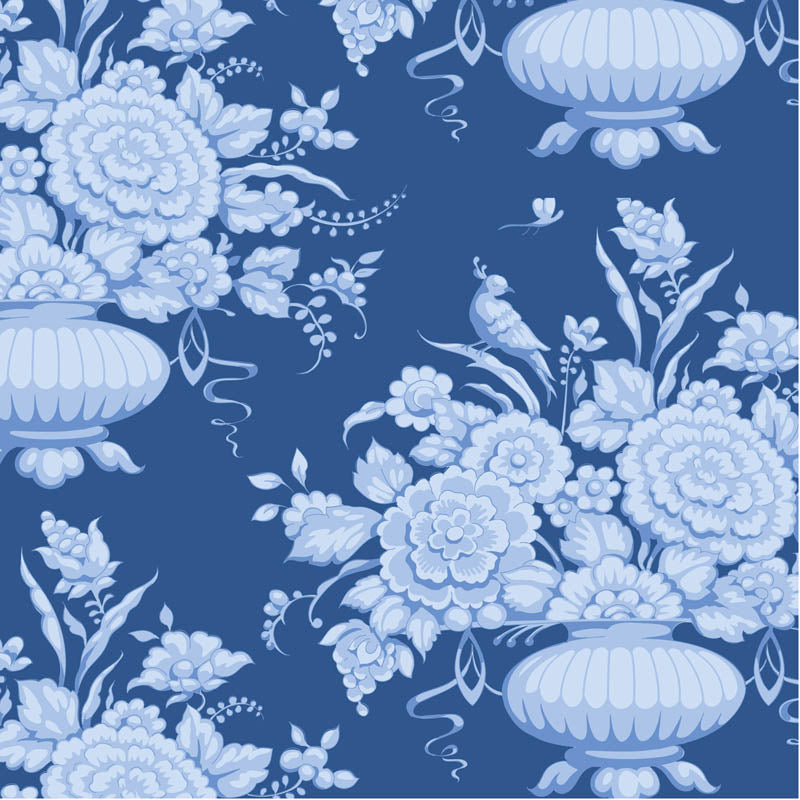 Tilda Something Blue Afina Denim 100672 puuvillakangas, tummansininen tausta ja kukka-asetelmakuvio maljakossa.
