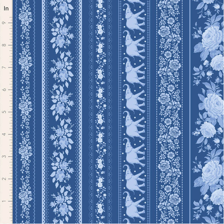 Tilda Something Blue 110171 Borders Night puuvillakangas, tummansininen pohja ja kukka- sekä elefanttikuvioisia raitoja.