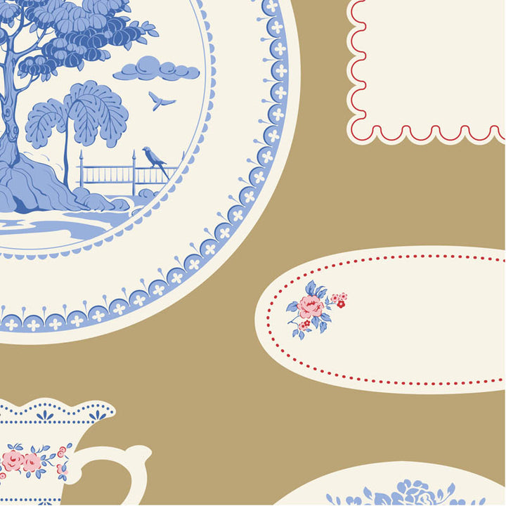 Tilda Something Blue 110172 Labels & Ornaments Ochre puuvillakangas, beige tausta ja koristeellisia kehyksiä sekä lintuaiheita.