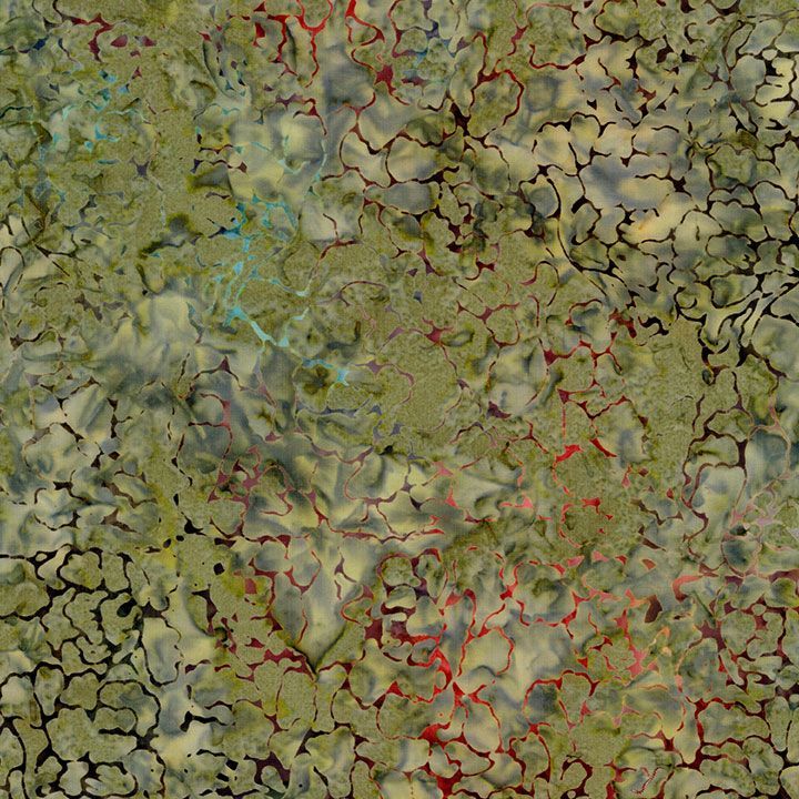 Tonga Batiks Chateau Cracked Flowers Vine B3932 -batiikkikangas, sammaleenvihreä ja maanläheinen kukka- ja köynnöskuvioinen puuvillakangas.