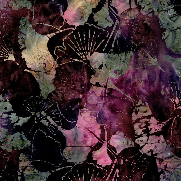 Tonga Batiks Chateau Ginkgo Leaves Merlot B3930 -batiikkikangas, viininpunainen ja luumuinen puuvillakangas gingko-lehtikuviolla.