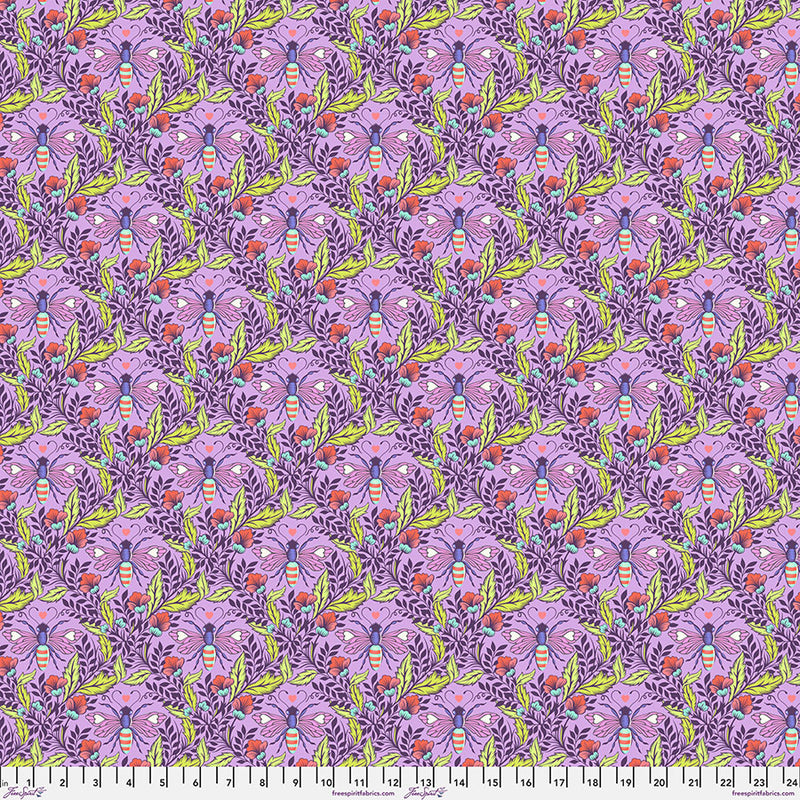 Tula Pink - Full Moon Forest II - Shake Your Honey Maker Blossom puuvillakangas, vihreä mehilainen kuvio.