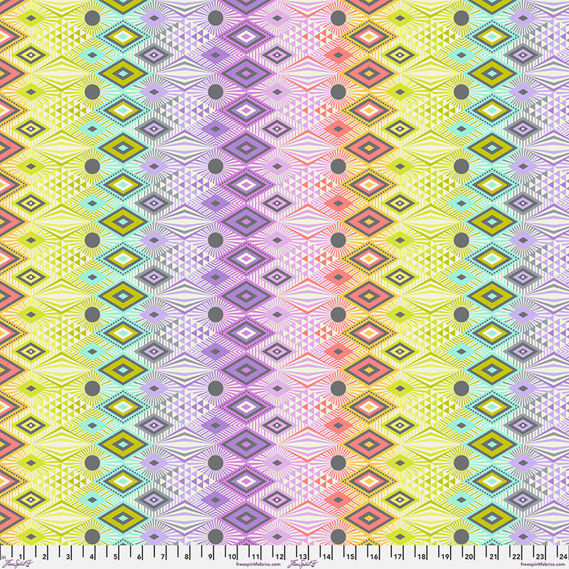 Tula Pink Tabby Road (Deja Vu) - Disco Lucy Prism PWTP232.PRISM puuvillakangas, geometrinen ja värikäs kuosi, täydellinen tilkkutöihin ja ompeluprojekteihin.