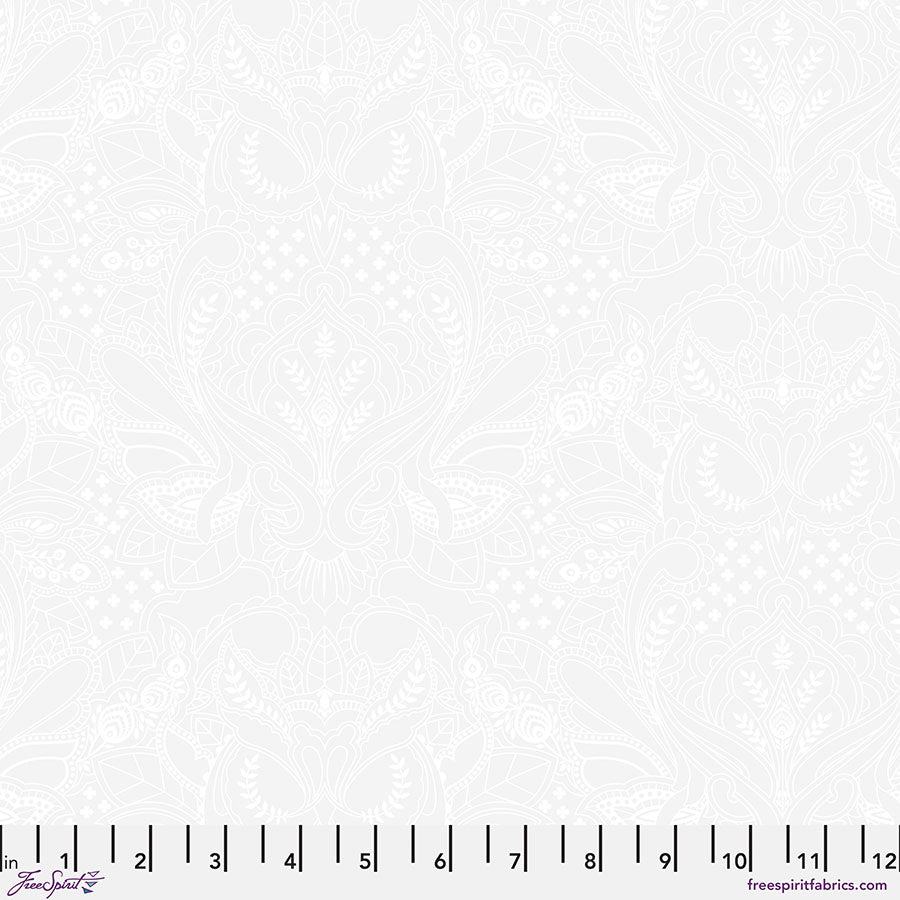 Tula Pink True Colors 2025 Ghost Owl Paper, valkoinen kangas, laadukasta 100% puuvillaa, täydellinen tilkkutöihin.