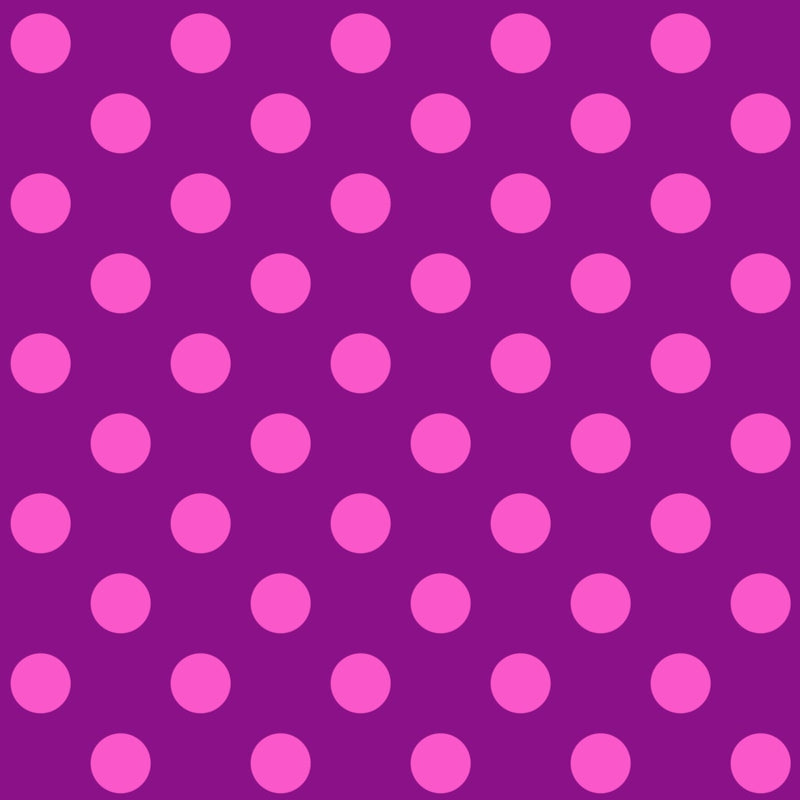 Tula Pink True Colors Pom Poms Foxglove -puuvillakangas, violetti-tausta, suuret vaaleanpunaiset pilkut. Raikas ja värikäs kangas tilkkutöihin ja ompeluun.