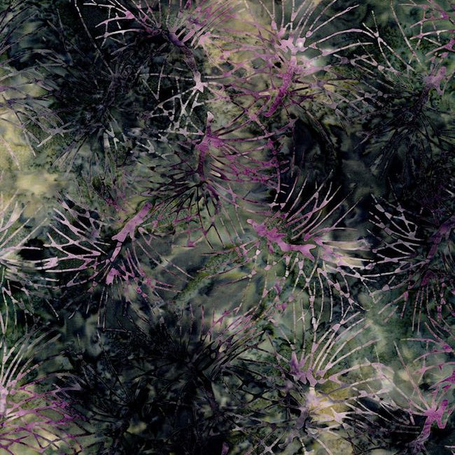 Tonga Batiks Chateau Cellar 108" leveä batiikkipuuvilla, tumma vihreä-harmaa pohja ja violetit käsinvärjätyt oksakuviot.