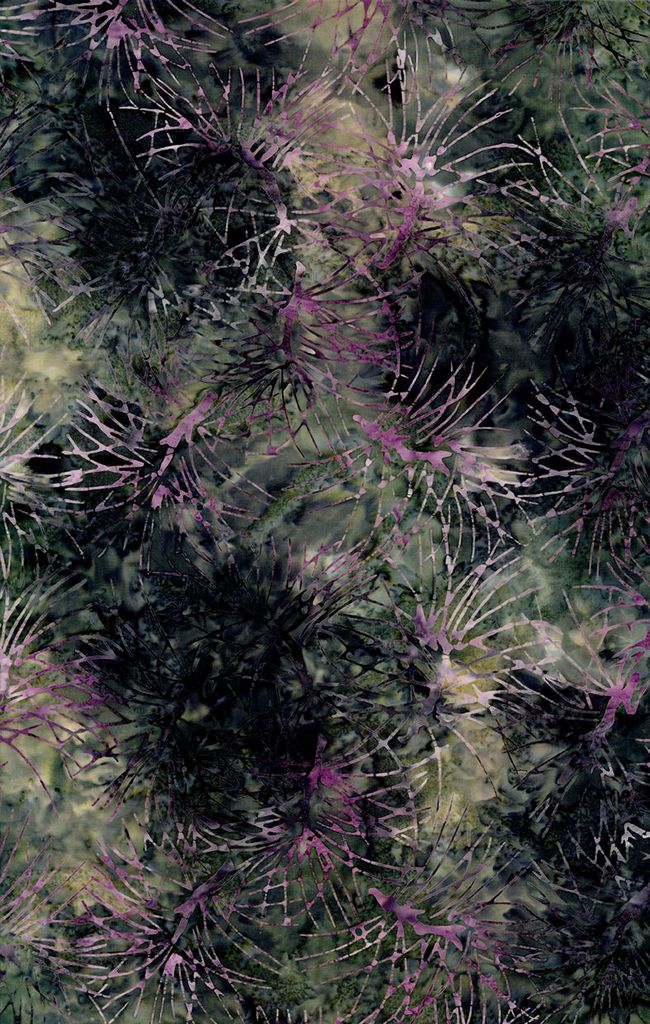 Tonga Batiks Chateau Cellar 108" leveä batiikkipuuvilla, tumma vihreä-harmaa pohja ja violetit käsinvärjätyt oksakuviot.