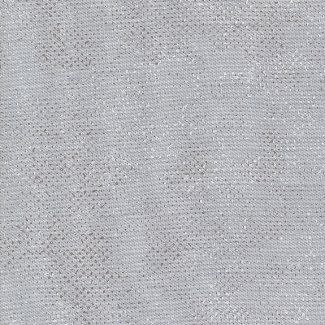 Zen Chic Simply Cozy Spotted Silver -puuvillakangas, moderni täpläkuosi, täydellinen tilkkutöihin ja ompeluprojekteihin.