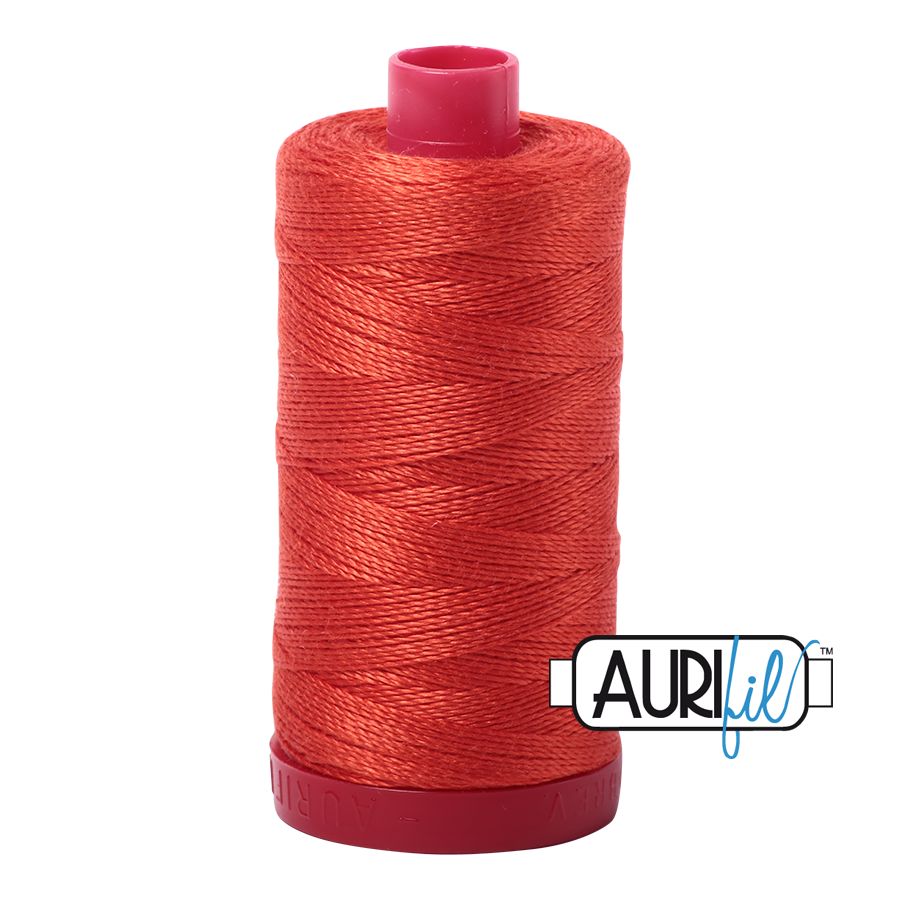 Aurifil 12wt 2245 Red Orange 100% puuvillalanka ompeluun, kirjontaan ja tikkaamiseen.