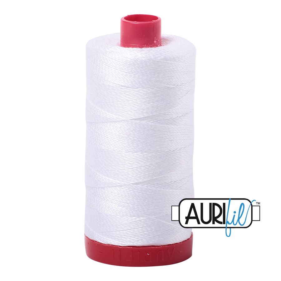 Aurifil 12wt 2024 White 100% puuvillalanka,  ompeluun ja tikkaamiseen.