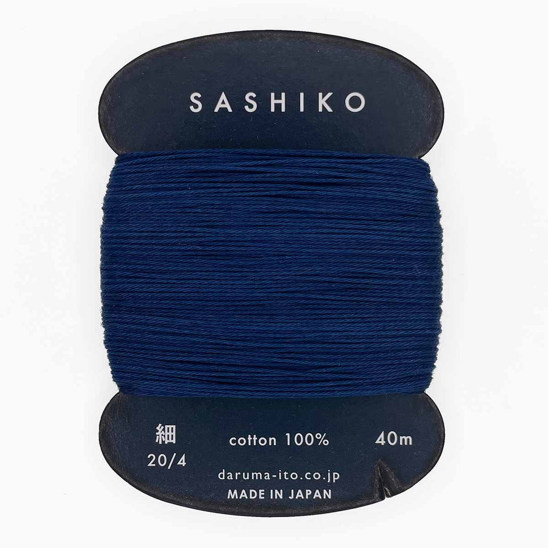 DARUMA Sashiko-kirjontalanka kortilla – Tummansininen #215, 40m japanilainen puuvillalanka
