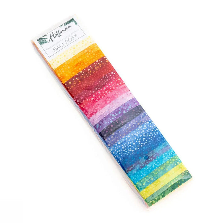 Hoffman Bali Pop Loving Rainbows batiikki kaitaerulla — 40 kpl sateenkaaren sävyistä 2,5" kaitapätkää