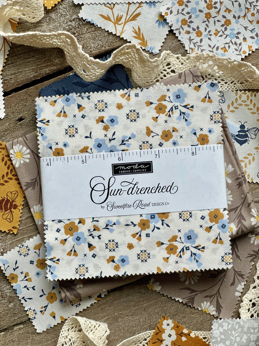 Moda Sun Drenched Charm Pack – kukka- ja mehiläisprintit tilkkuilijoille