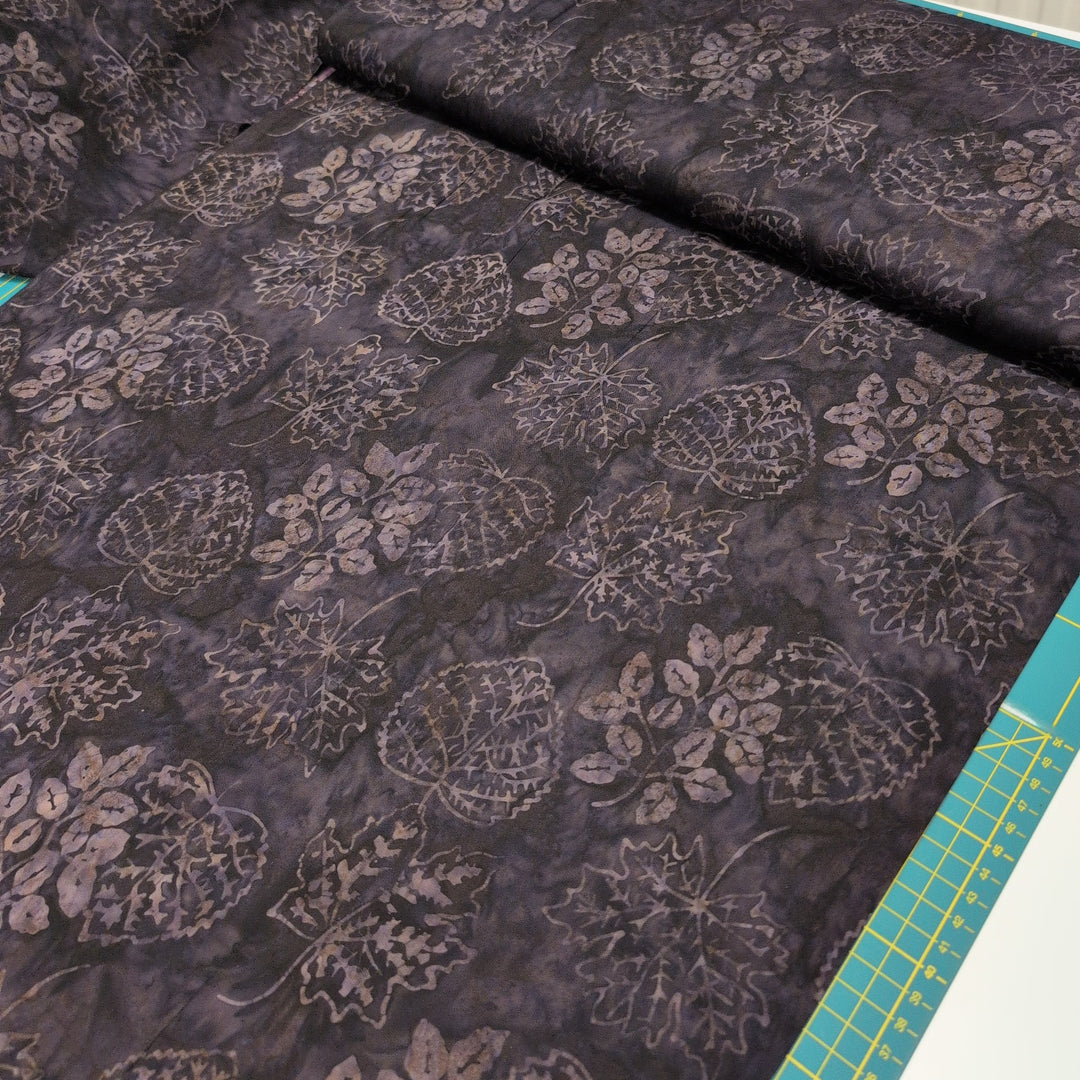 Tonga Batiks - Chateau - Fall Leaves Cabernet B3925 puuvillakangas batiikki