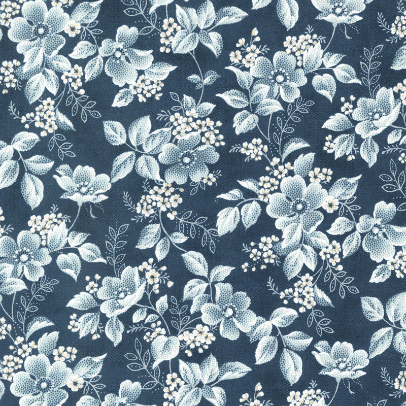 Tutustu 3 Sisters -suunnittelijan Cascade-kokoelman Delicate Blossoms Midnight -puuvillakankaaseen. Tämä tummansininen kangas, jossa on kaunis kukkaiskuvio, tuo tilkkutöihin ja käsitöihin ajattoman tyylikkyyden. Tilaa nyt!