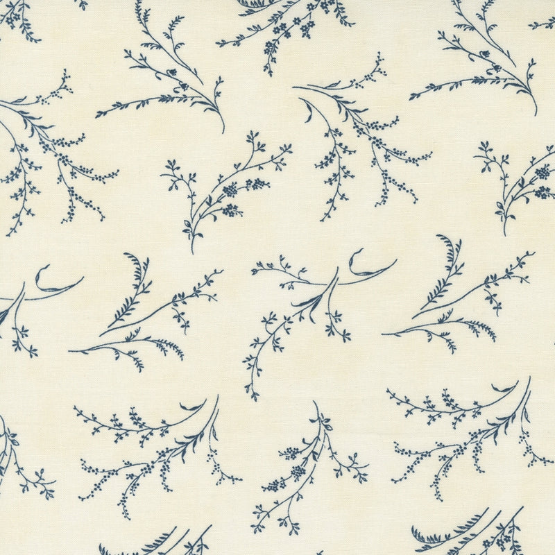 3 Sistersin suunnittelema Sister Bay 44274-11 Breezy Blooms Cloud puuvillakangas, kukkakuvioita  pilvien sävyissä, vaalealla pohjalla, tilkkutöihin ja käsitöihin.