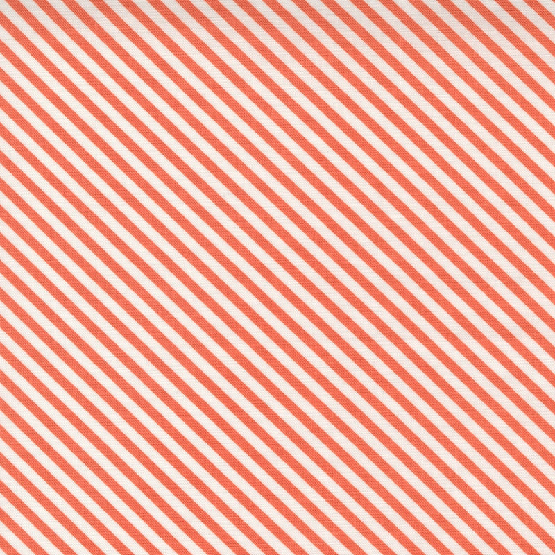 Aneela Hoeyn Make Time -kokoelman Diagonal Stripes Strawberry -puuvillakangas, oranssi raidallinen kangas, täydellinen käsitöihin ja tilkkutöihin.