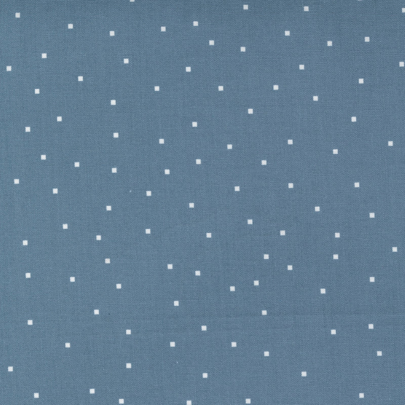 Aneela Hoey Meander Tiny Square Dot Indigo -puuvillakangas, sininen kangas täpläkuvioilla.