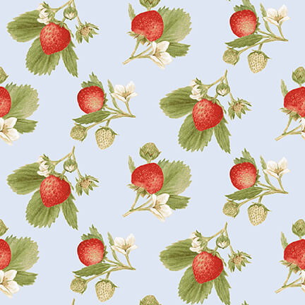 Jane Shaskyn Strawberry Garden kokoelman Tossed Strawberry Sprigs Multi puuvillakangas, mansikka-kuviot vaaleansinisellä pohjala.
