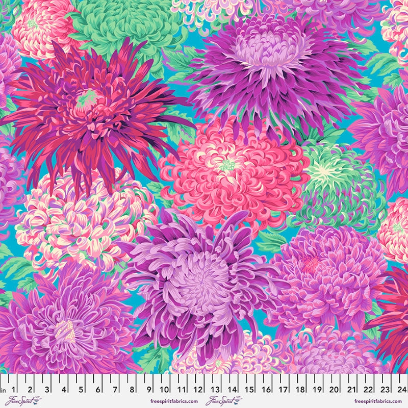 Kaffe Fassett Stash Japanese Chrysanthemum Magenta - 100% puuvillakangas, jossa on upeita magentan värisiä krysanteemikuvioita. Täydellinen tilkkutöihin ja muihin käsityöprojekteihin.