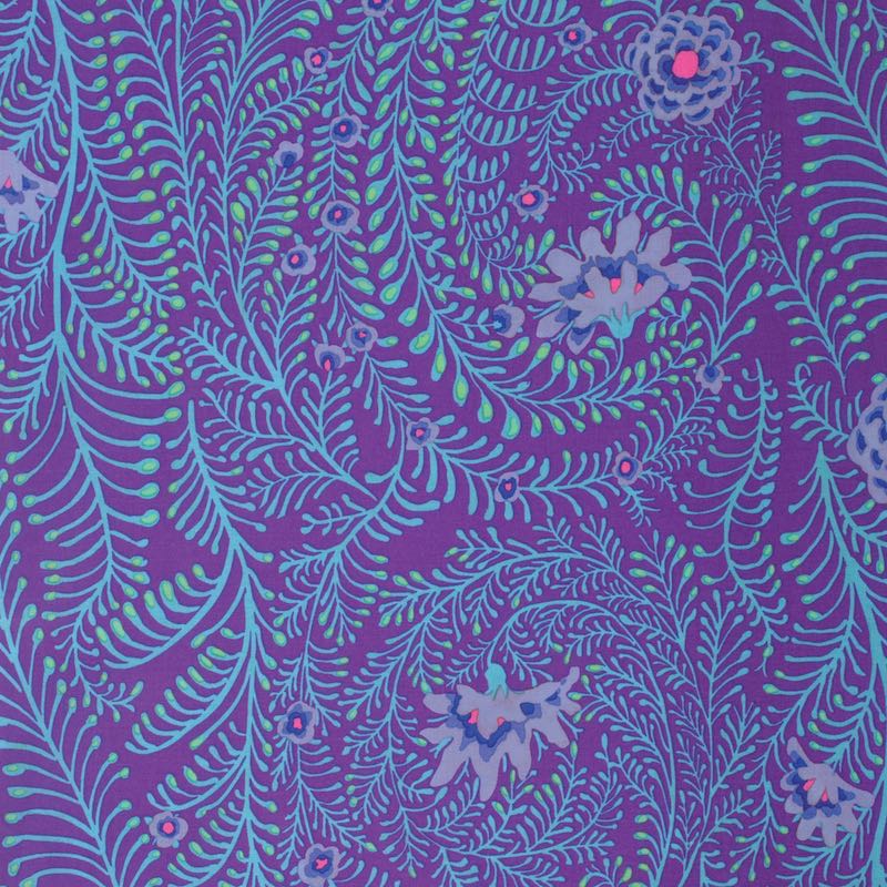 Kaffe Fassett Collectiven Ferns Purple PWGP147.PURPL puuvillakangas, violetilla taustalla lilat kukkakuviot