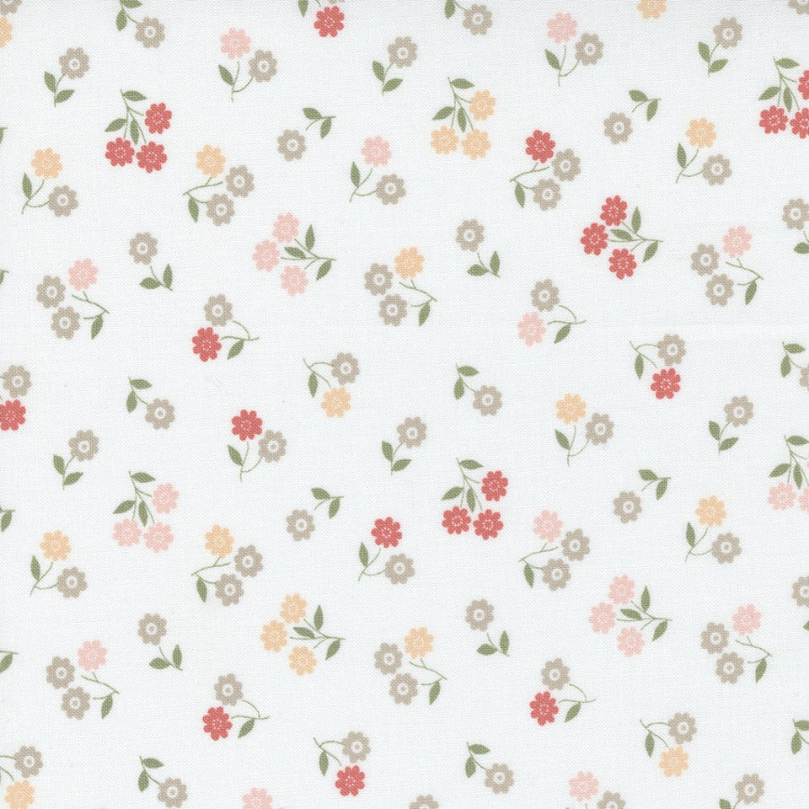 Lella Boutique Country Rose 5171-11 Cloud Dinty Floral puuvillakangas, vaalea tausta pienillä  kukkakuvioilla.