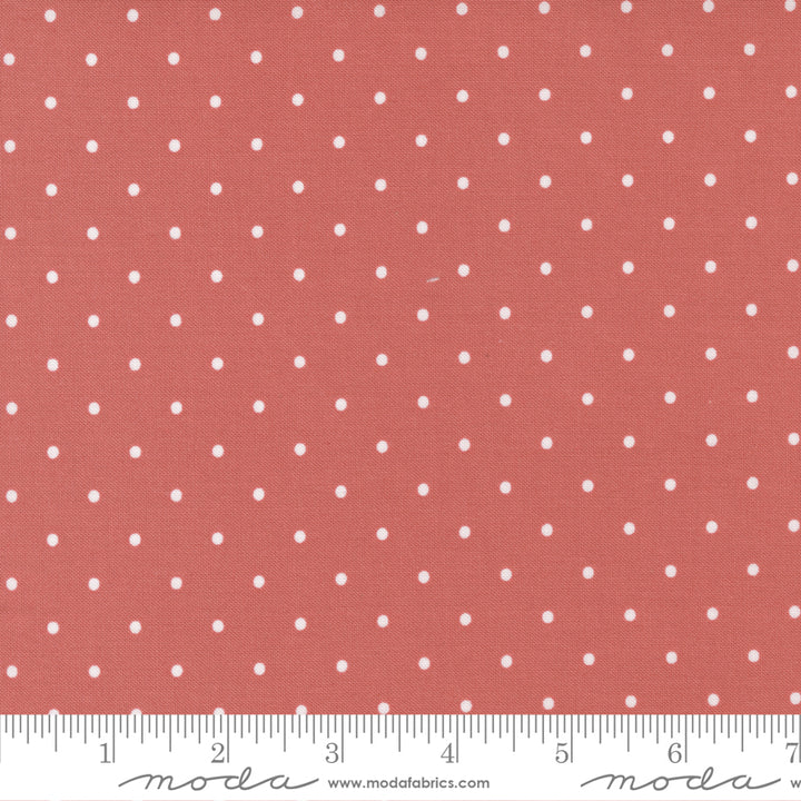 Lella Boutique Country Rose 5175-13 Tea Rose Magic Dot puuvillakangas, vaaleanpunainen tausta ja pienillä täplillä.