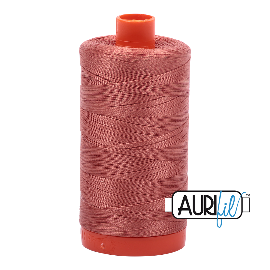 Aurifil 50wt 6728 Cinnabar 100% puuvilla -ompelulanka