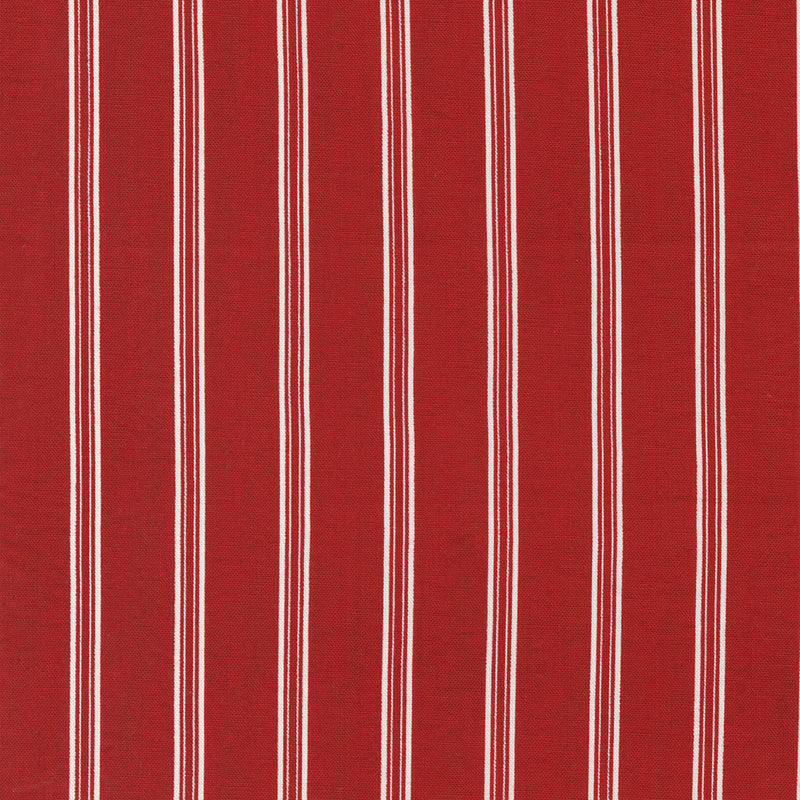 Primitive Gatherings Red and White Gatherings 49194-13 Crimson Double Stripe, syvänpunaisella taustalla raidallinen puuvillakangas.