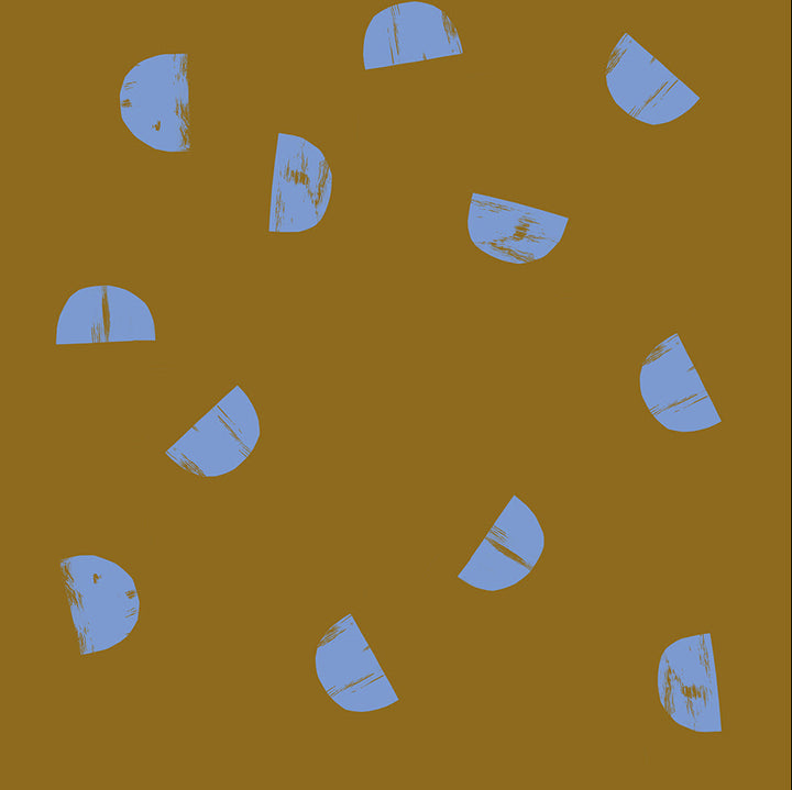 Ruby Star Society Sketchbook RS4075-19 Suede – ruskea puuvillakangas sinisillä käsin maalatun näköisillä puolikaarikuviolla.